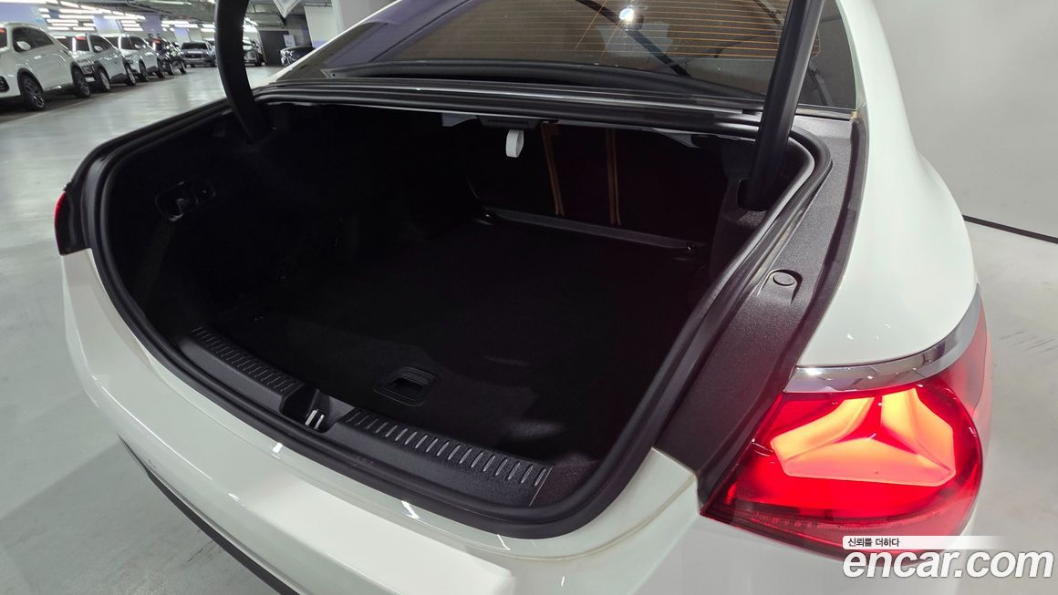 Mercedes-Benz E-Class 2024