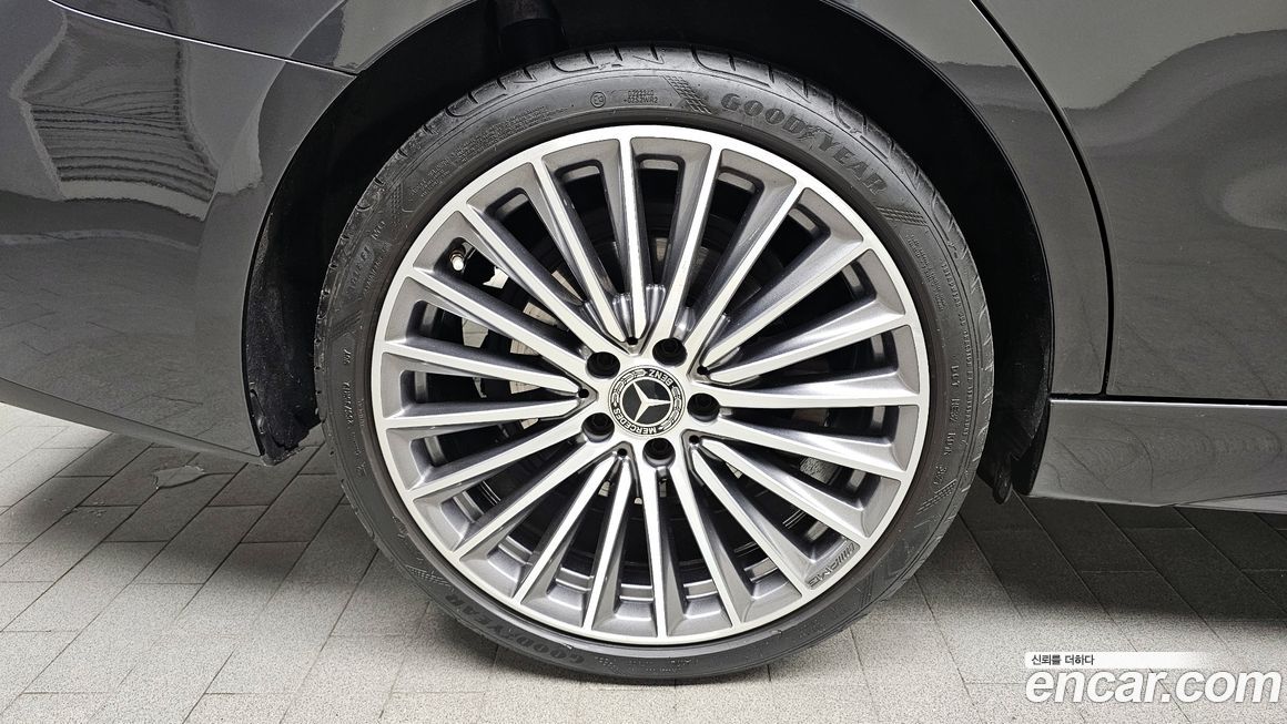 Mercedes-Benz C-Class 2022