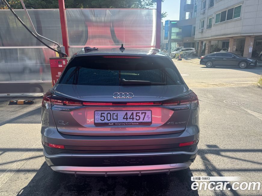 Audi Q4 e-tron 2025