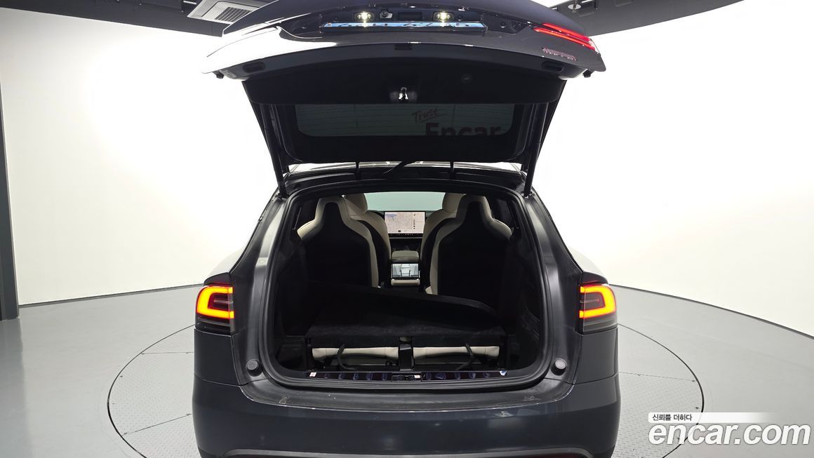 Tesla Model X 2023