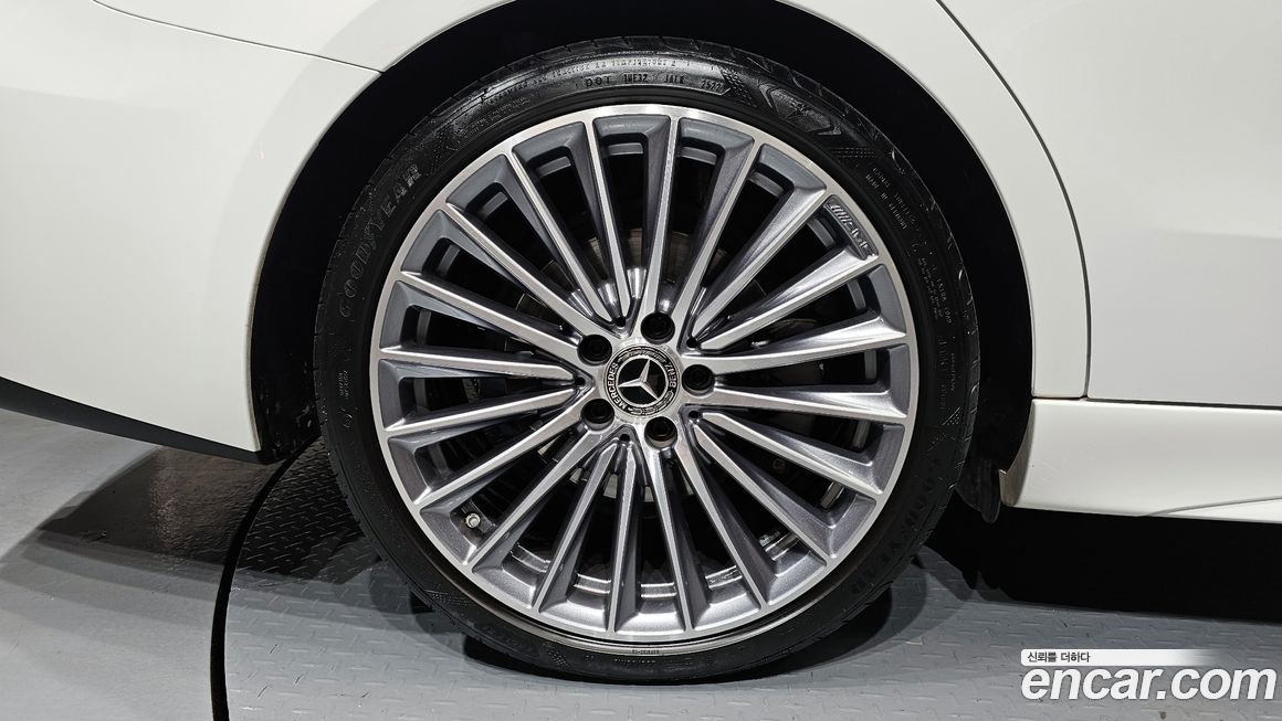 Mercedes-Benz C-Class 2023