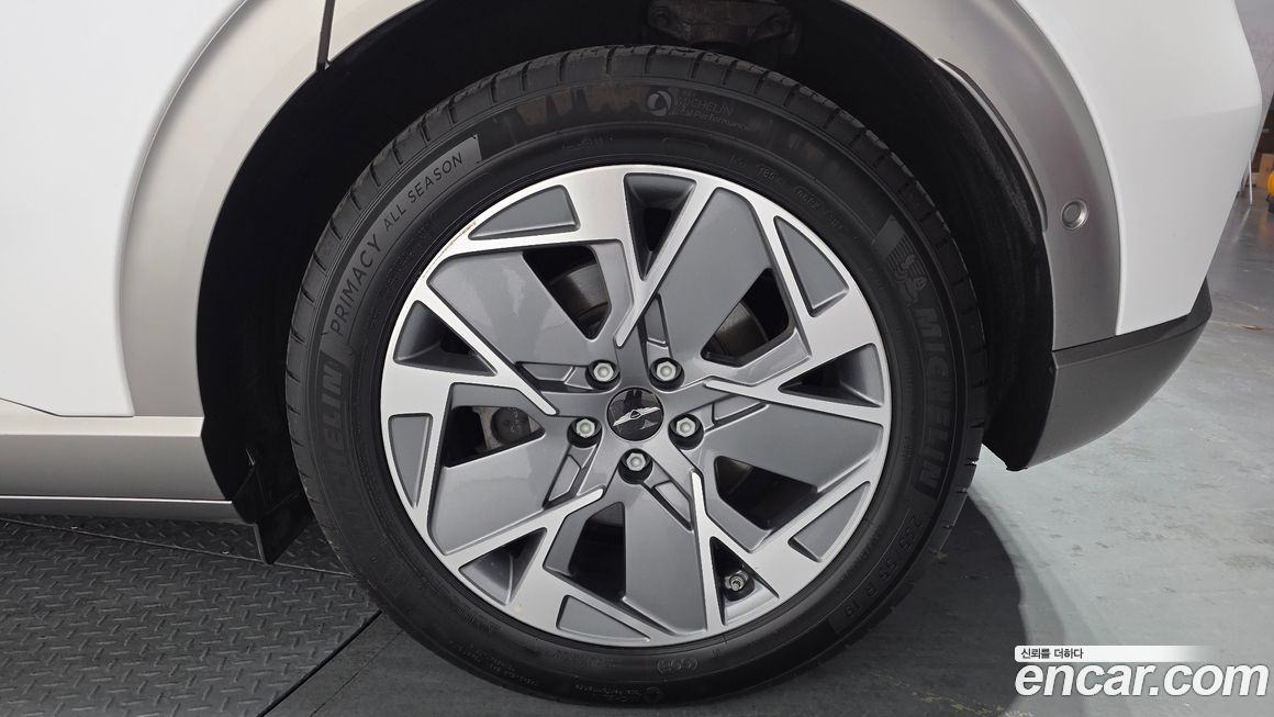 Genesis GV60 2023