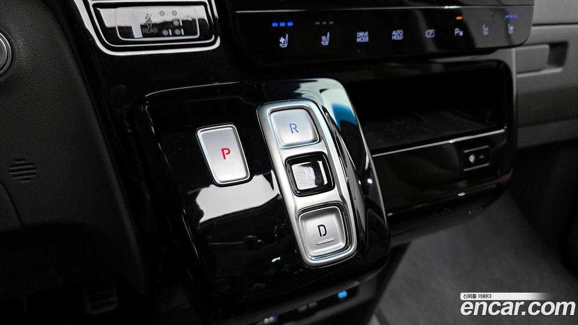 Hyundai Staria 2025