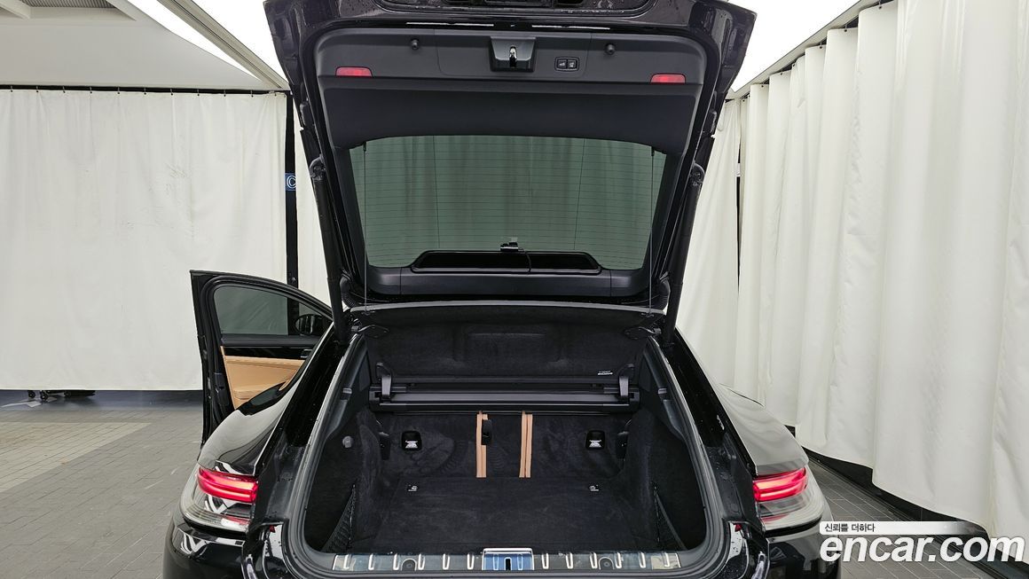 Porsche Panamera 2023