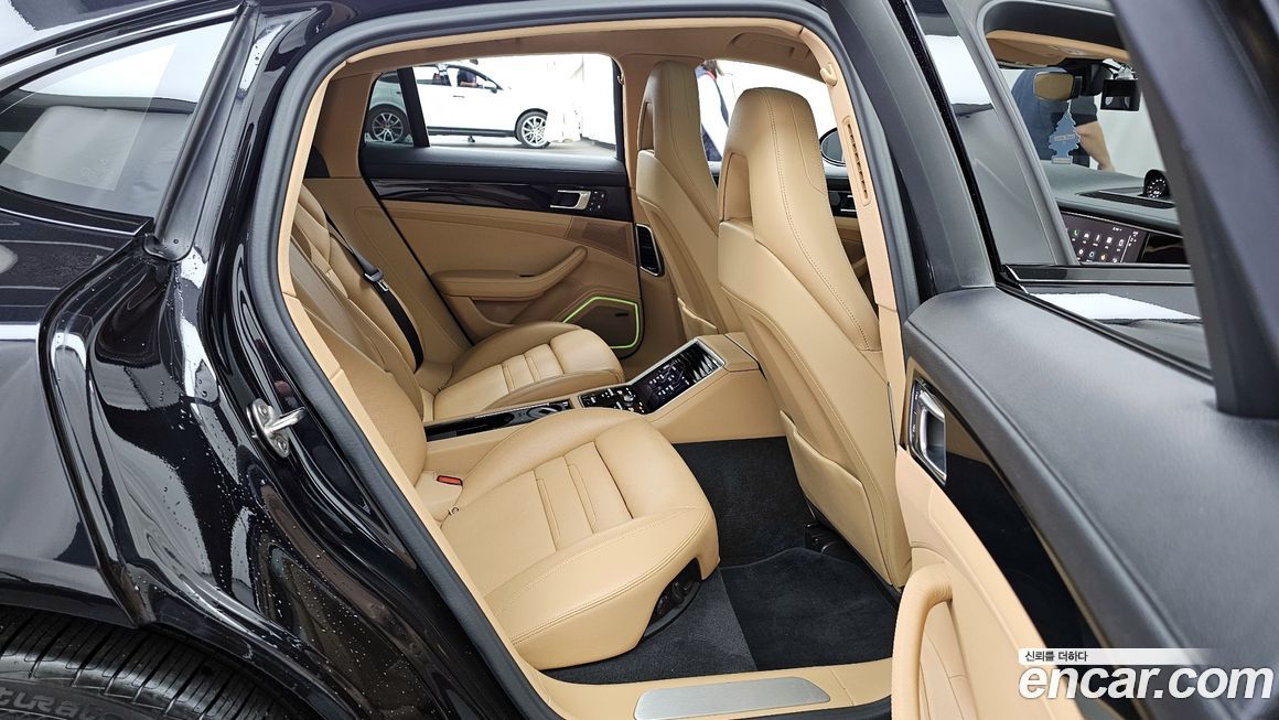 Porsche Panamera 2023