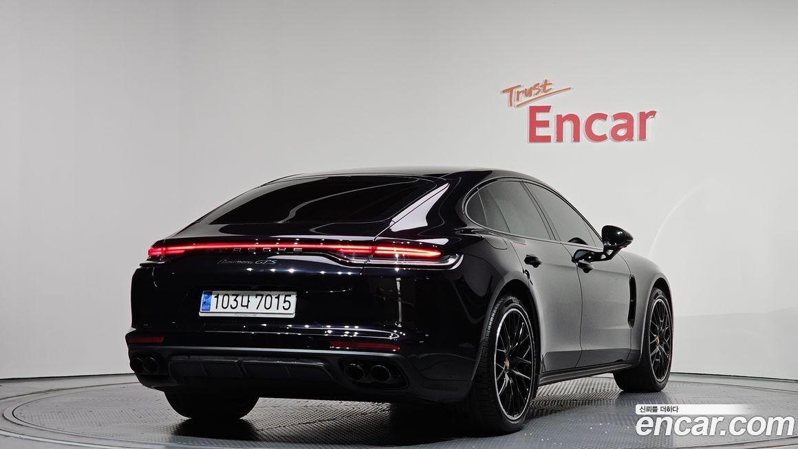 Porsche Panamera 2023