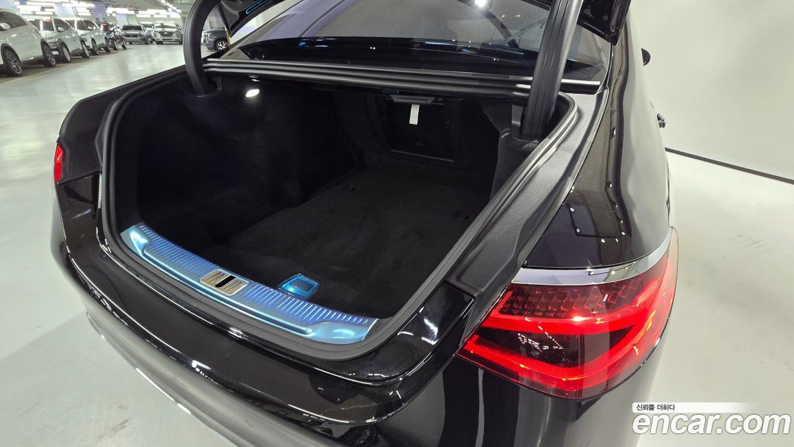 Mercedes-Benz S-Class 2025