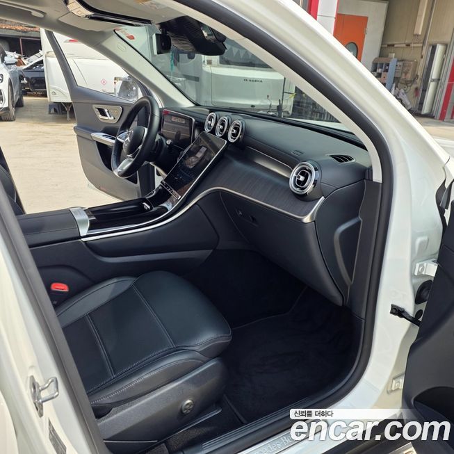 Mercedes-Benz GLC-Class 2023