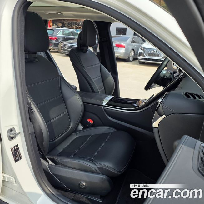 Mercedes-Benz GLC-Class 2023