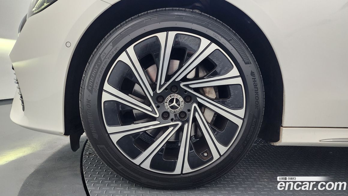 Mercedes-Benz E-Class 2024