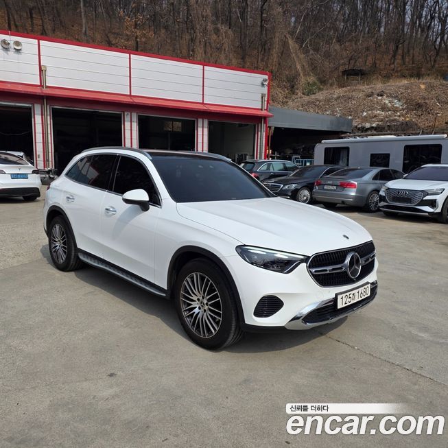 Mercedes-Benz GLC-Class 2023