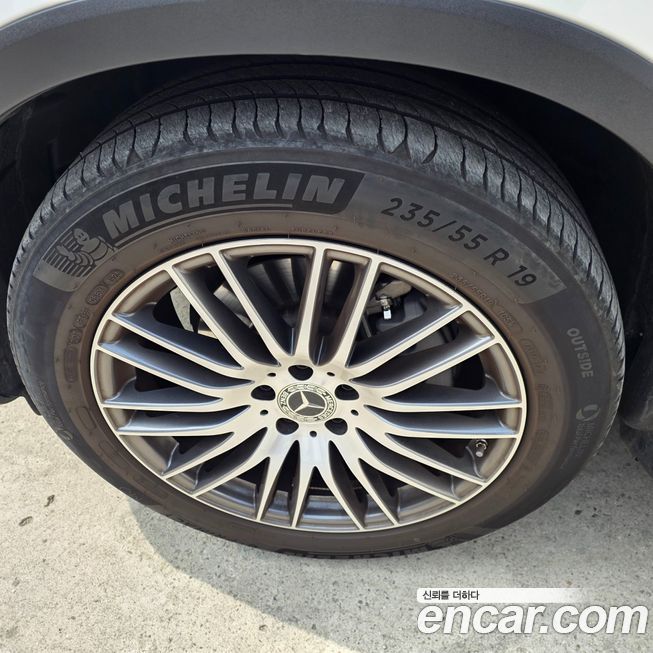 Mercedes-Benz GLC-Class 2023