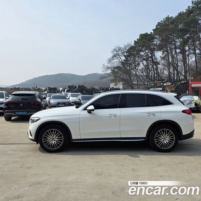 Mercedes-Benz GLC-Class 2023