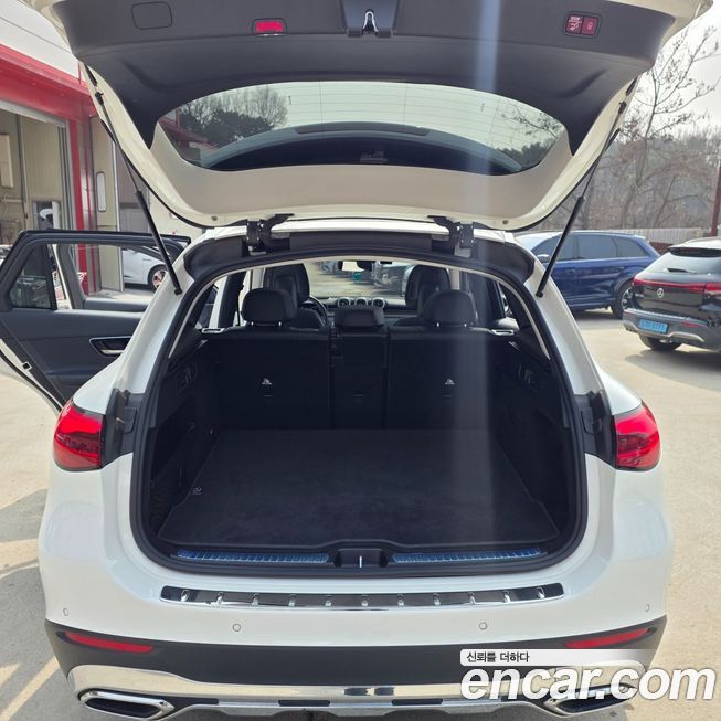 Mercedes-Benz GLC-Class 2023