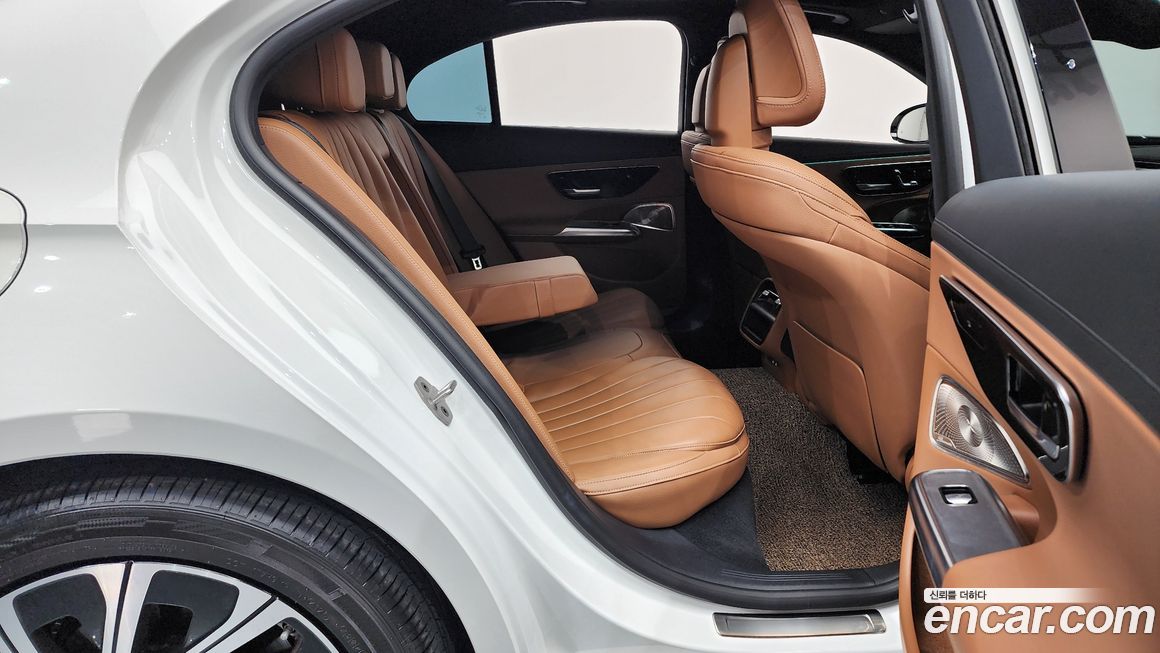 Mercedes-Benz E-Class 2024