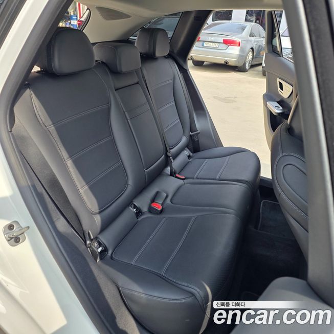 Mercedes-Benz GLC-Class 2023