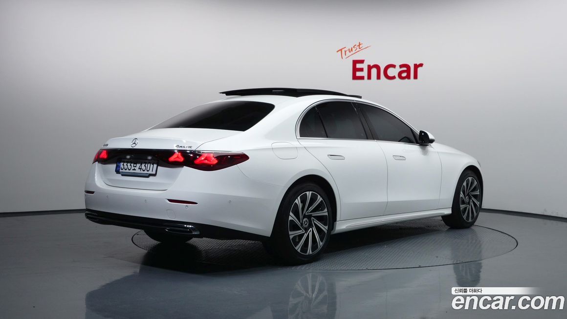 Mercedes-Benz E-Class 2024