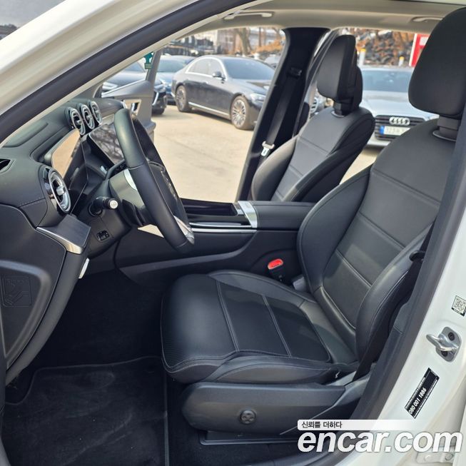 Mercedes-Benz GLC-Class 2023