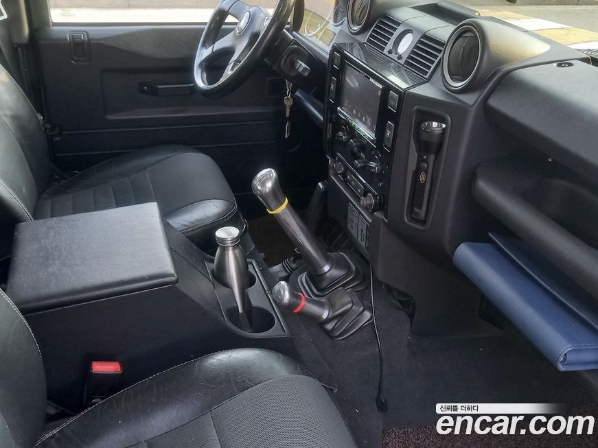 Land Rover Defender 2010