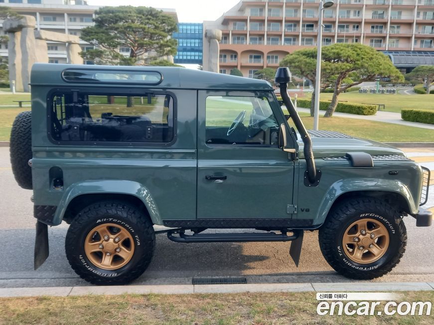 Land Rover Defender 2010