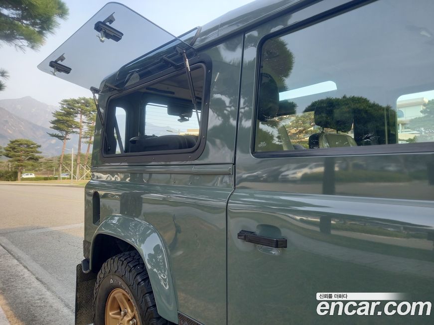 Land Rover Defender 2010