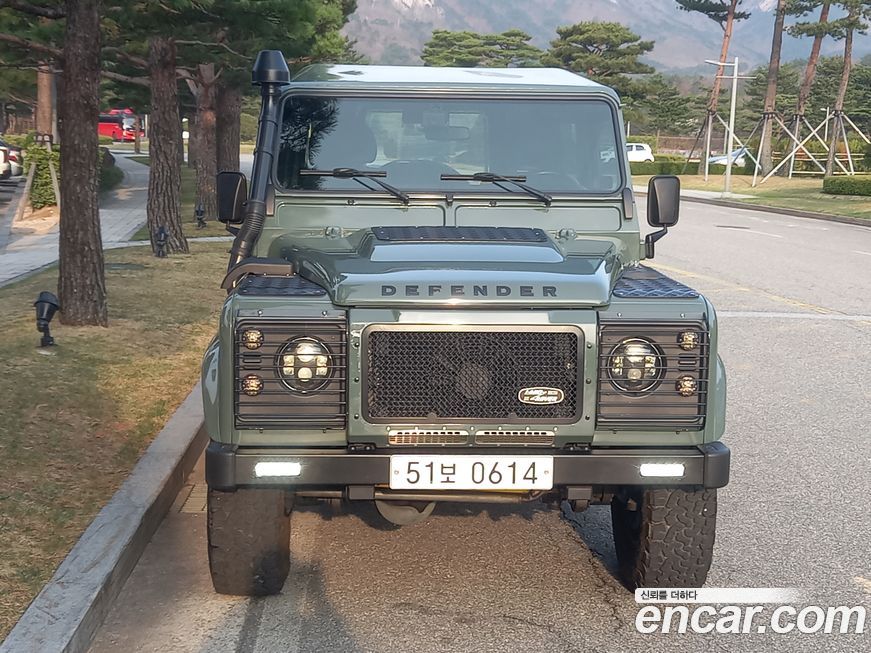Land Rover Defender 2010