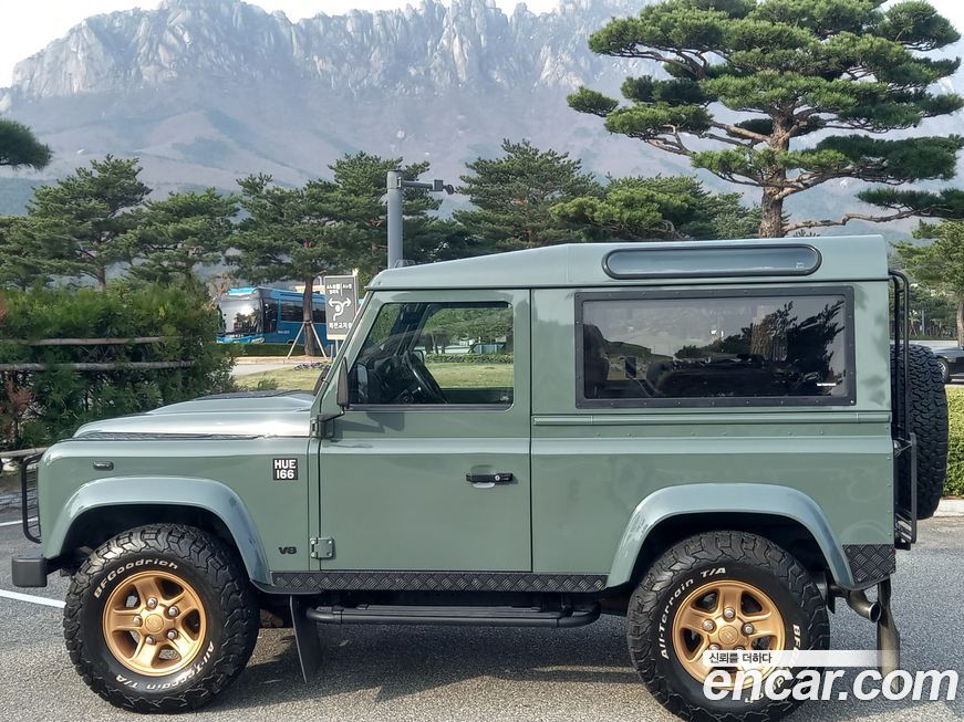 Land Rover Defender 2010