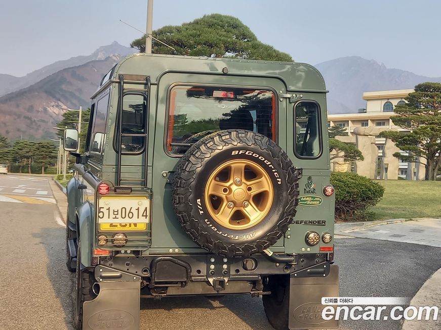 Land Rover Defender 2010