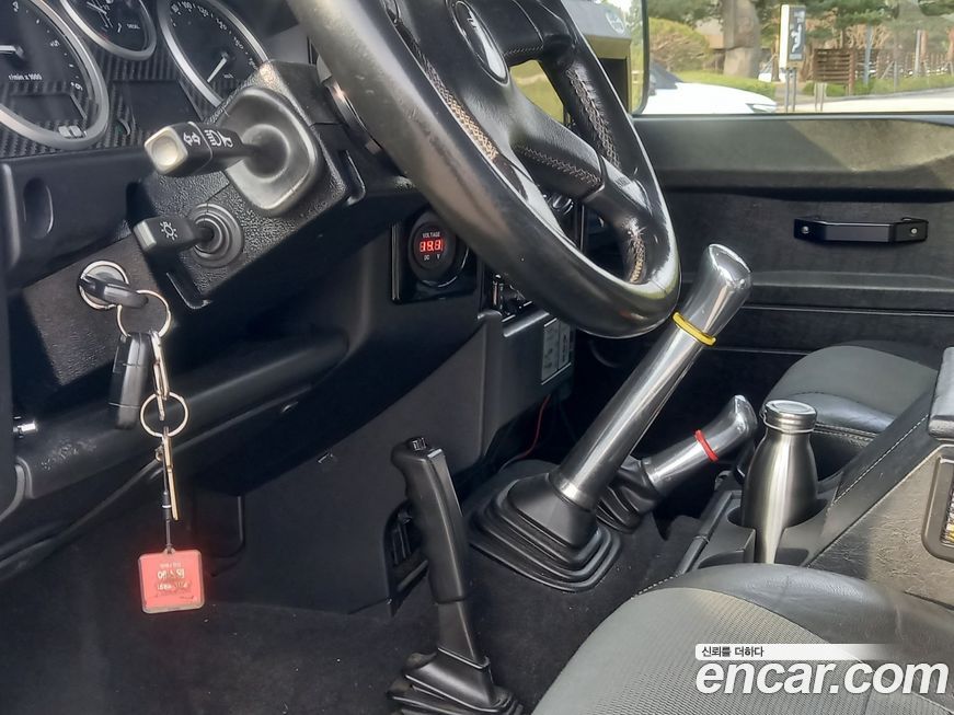 Land Rover Defender 2010