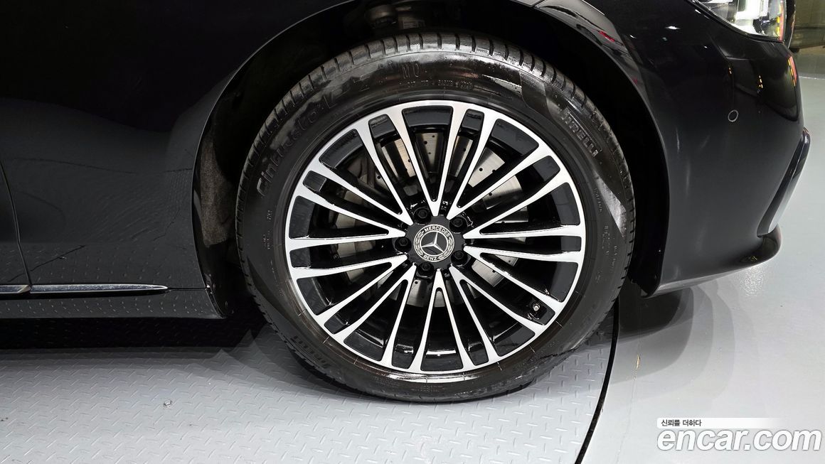 Mercedes-Benz S-Class 2025