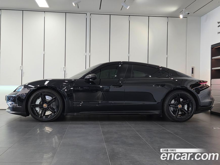 Porsche Taycan 2025