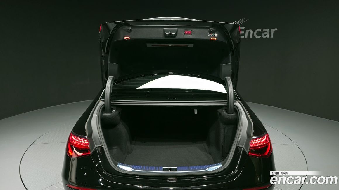 Mercedes-Benz S-Class 2025