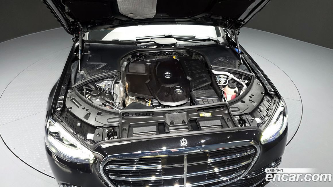 Mercedes-Benz S-Class 2025