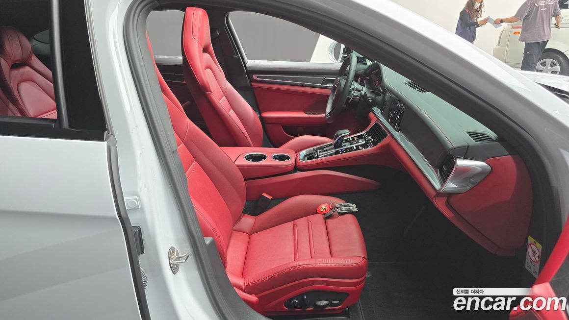 Porsche Panamera 2023