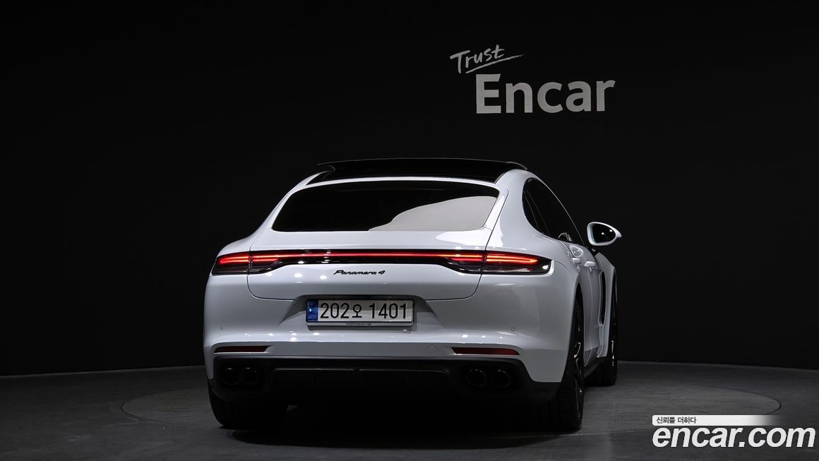 Porsche Panamera 2023