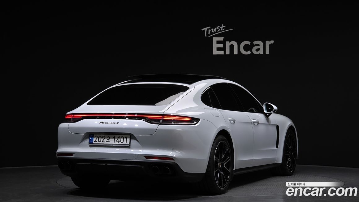 Porsche Panamera 2023