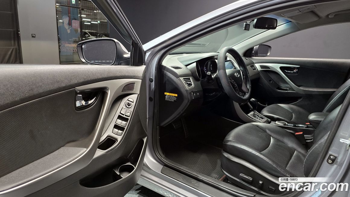 Hyundai AVANTE 2013