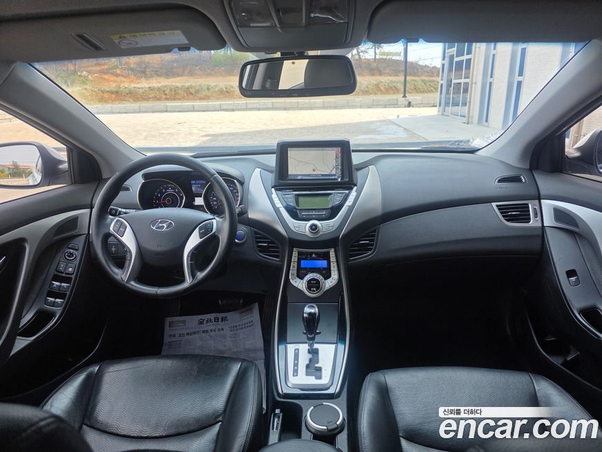 Hyundai AVANTE 2011