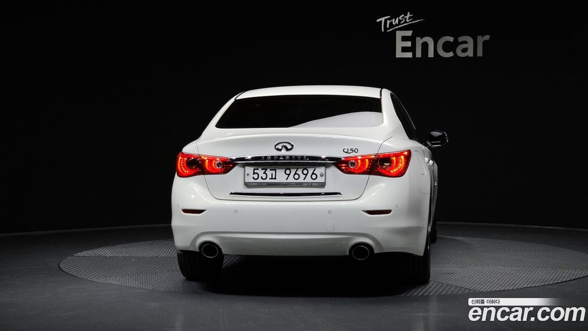Infiniti Q50 2015