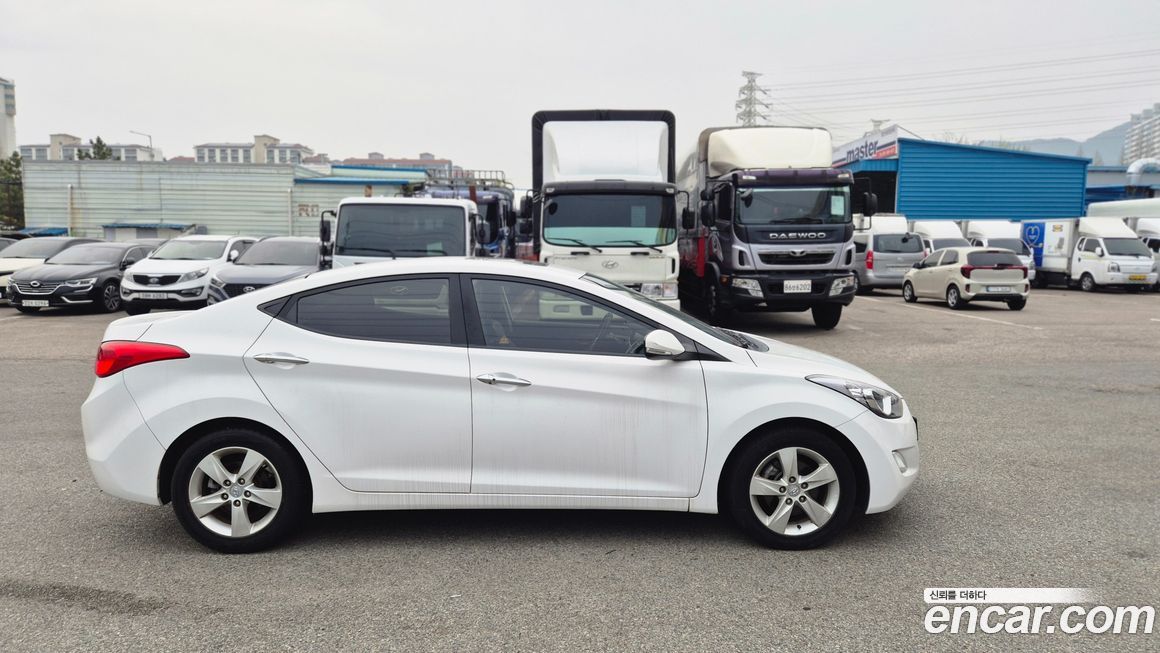Hyundai AVANTE 2012