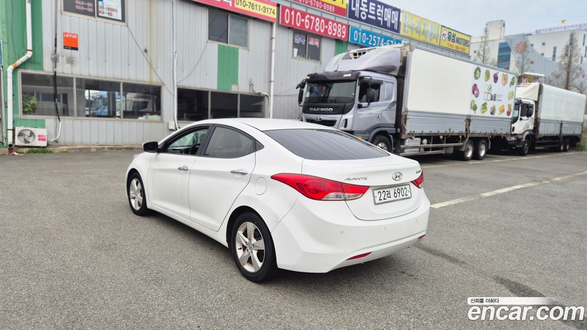 Hyundai AVANTE 2012