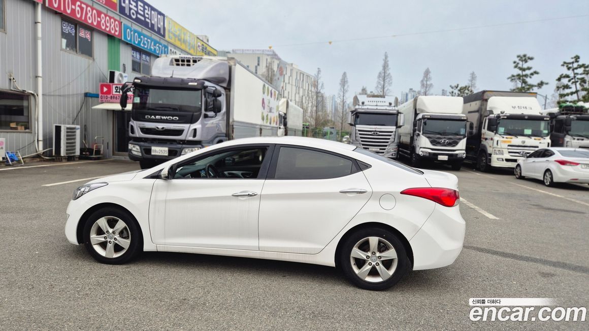 Hyundai AVANTE 2012