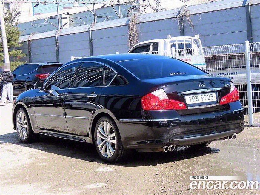 Infiniti M 2010