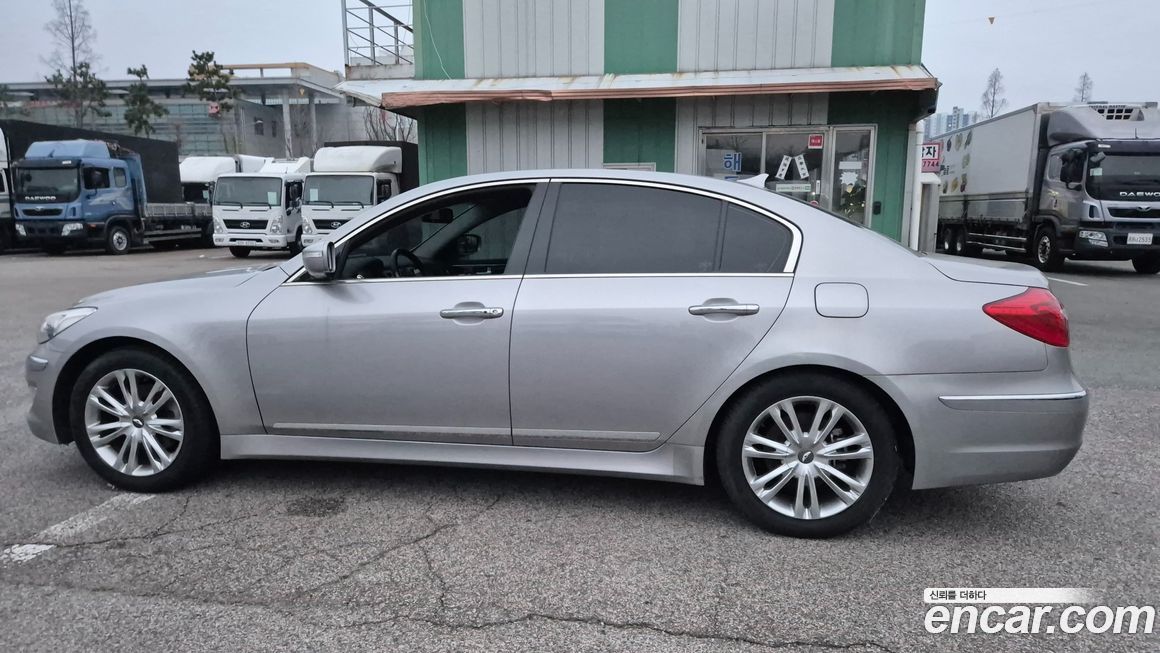 Hyundai Genesis 2012