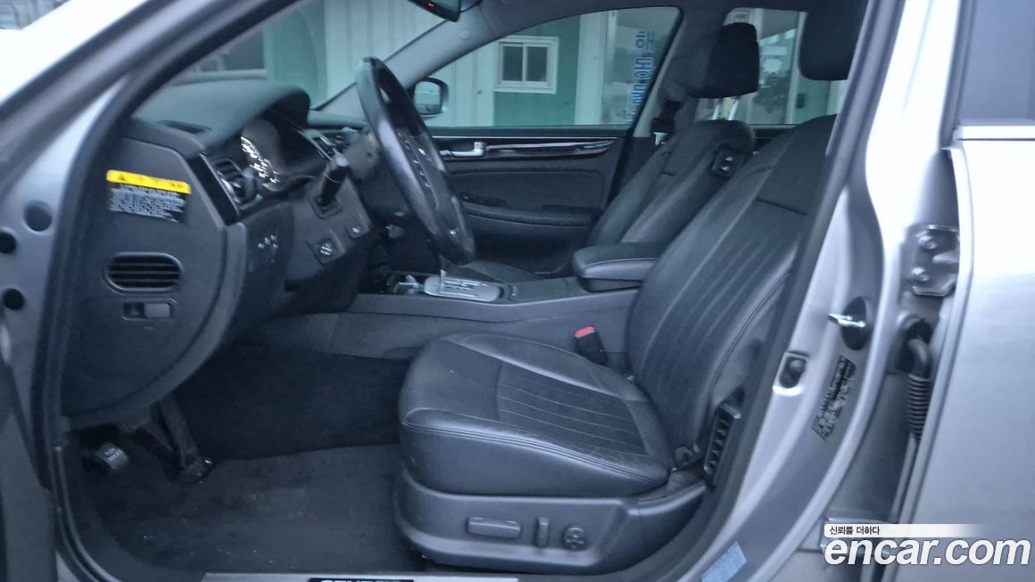 Hyundai Genesis 2012