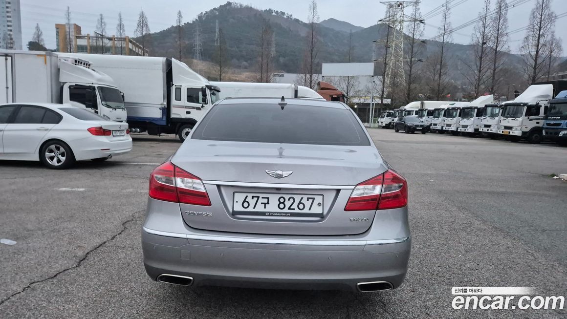 Hyundai Genesis 2012