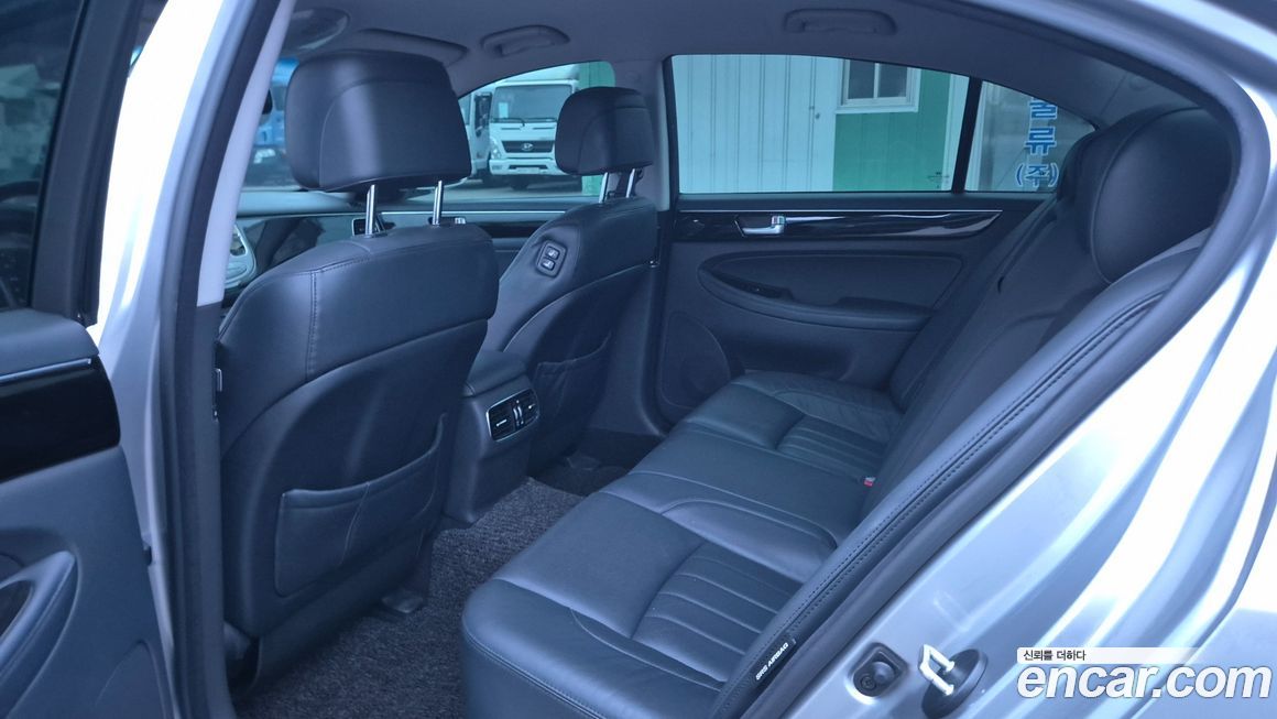 Hyundai Genesis 2012