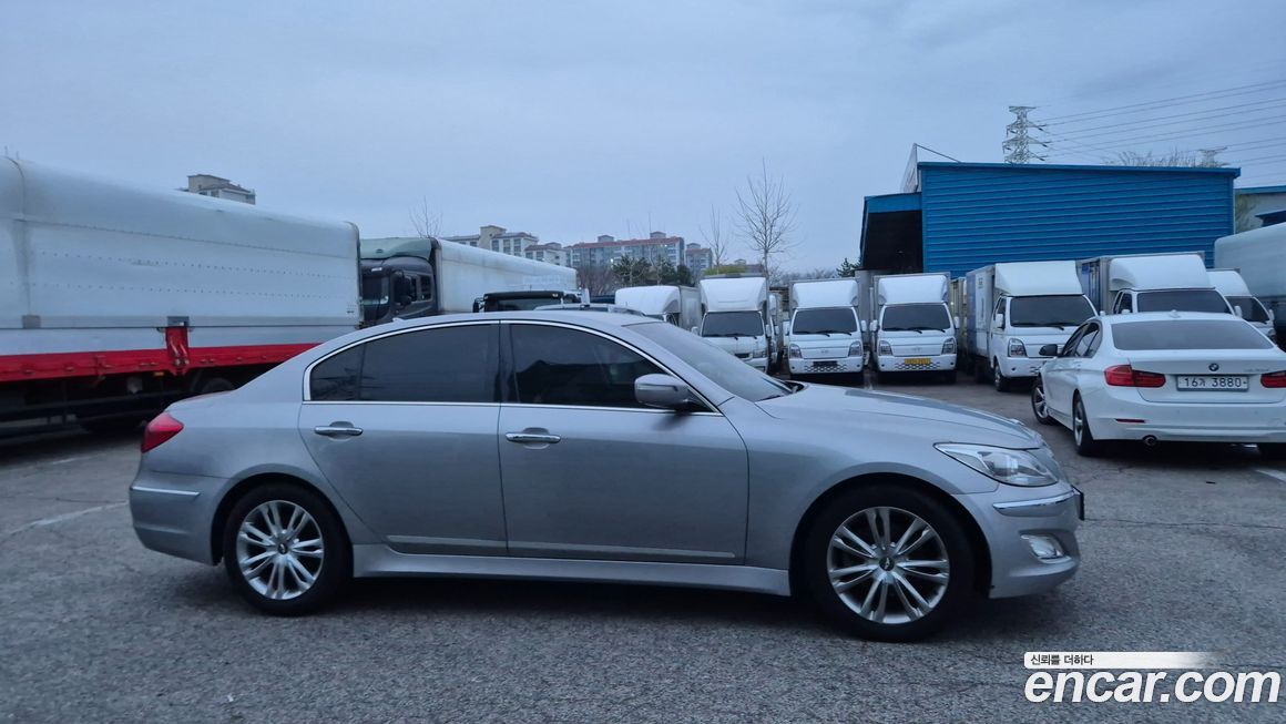 Hyundai Genesis 2012