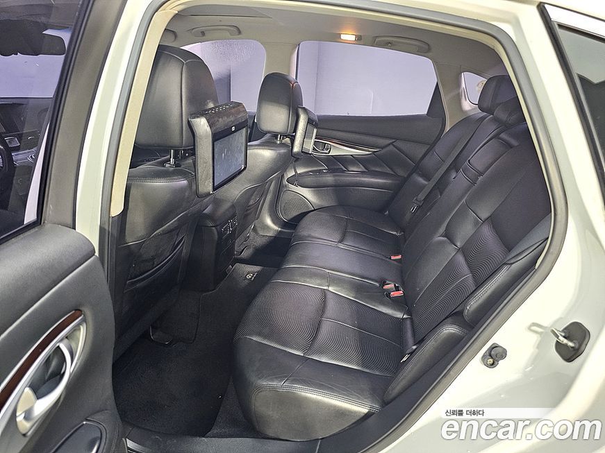 Infiniti M 2012