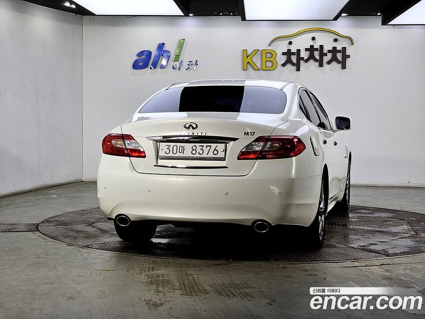 Infiniti M 2012